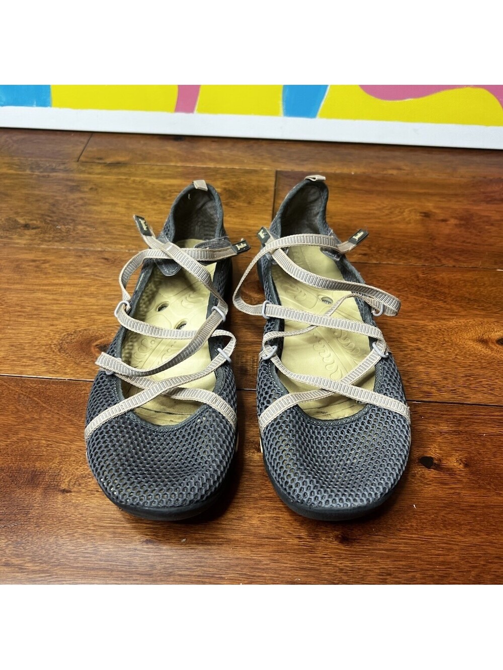 Jambu Charcoal Grey Tan Strappy Mesh Water Shoes Flats Womens Size 8.5 M